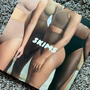 SKIMS SCULPTING THONG HIGH WAIST